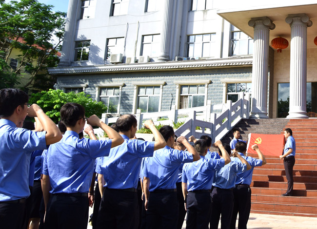 海南万宁：开展“重温入党誓词，不忘初心，牢记使命”主题党日